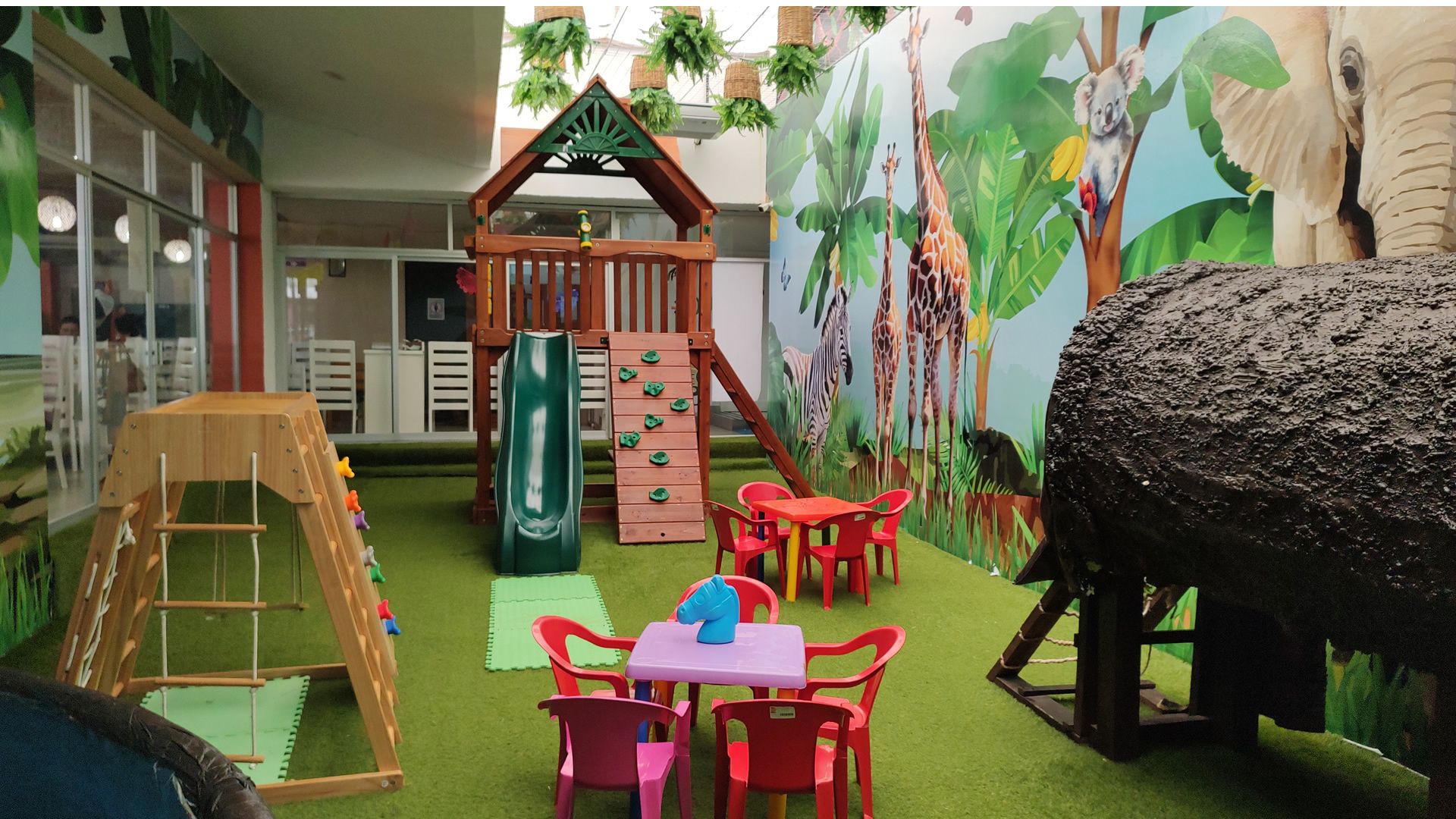 Área de juegos infantiles de la sucursal Zona CICOM